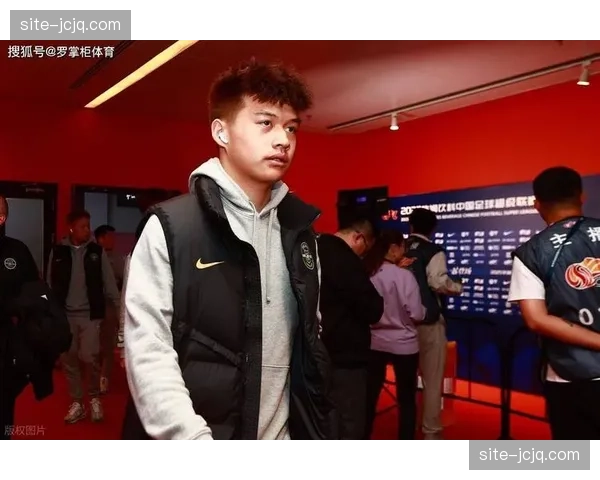 刘浩帆回防慢导致连丢两球 浙江后防核心状态低迷